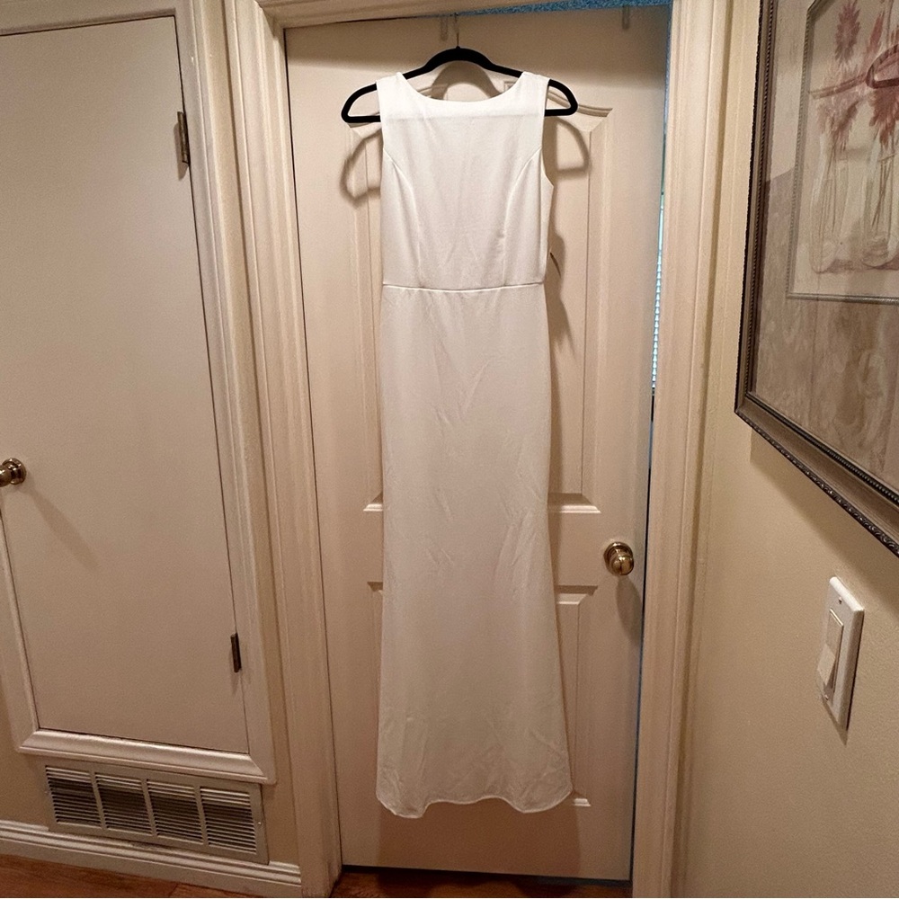 Dress- long, NWT Windsor store long lined white dress size small